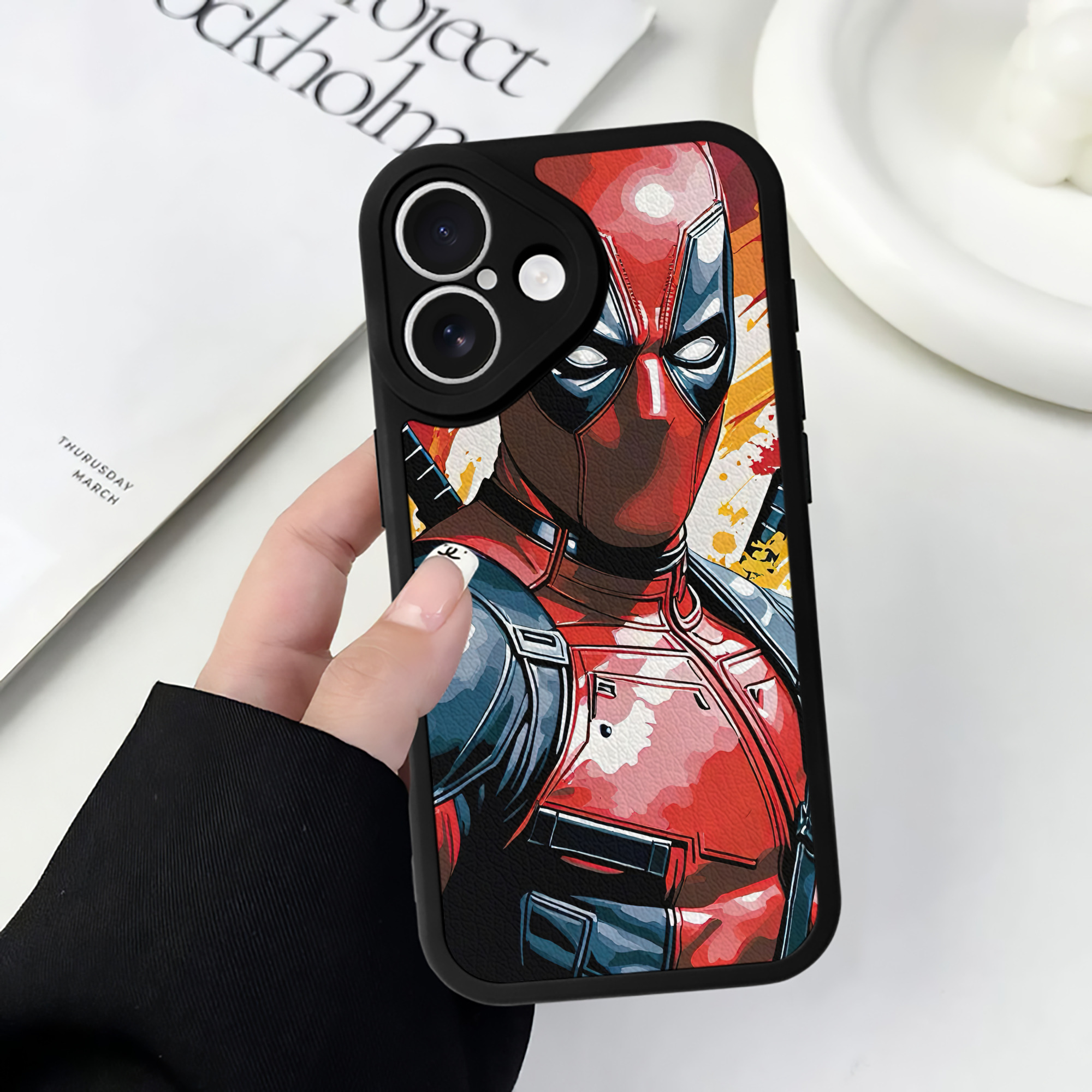 （画像用） Deadpool デッドプール 【iPhone 16シリーズ対応】シリコンスマホケース（レザー調） 材質：シリコン